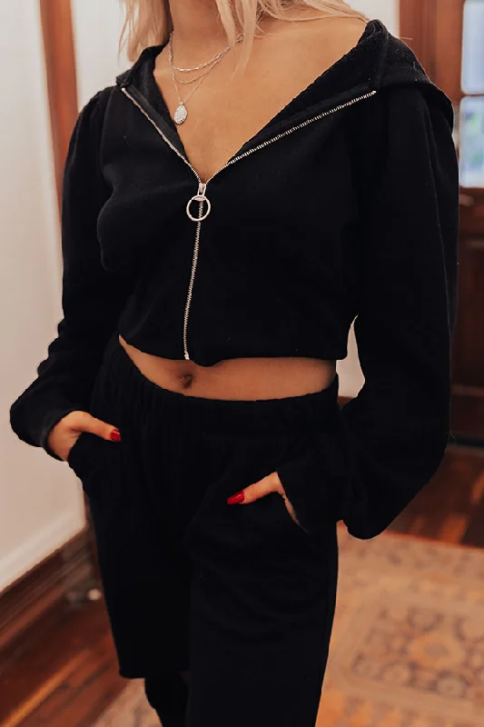 Wild About The Weekend Crop Hoodie In Black