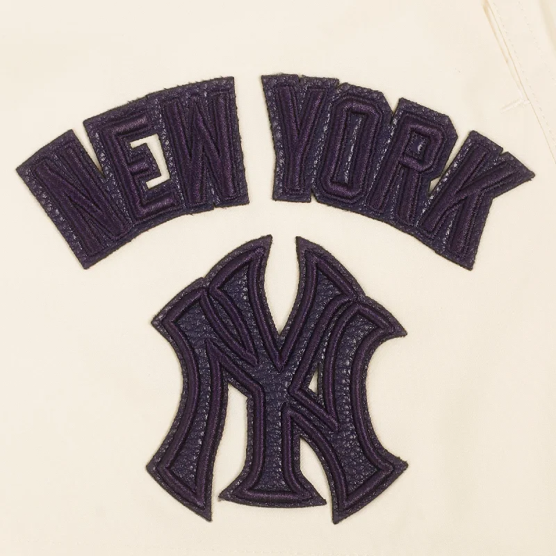 MLB NEW YORK YANKEES TRIPLE TONAL WOMEN'S WOVEN SHORT (EGGSHELL)