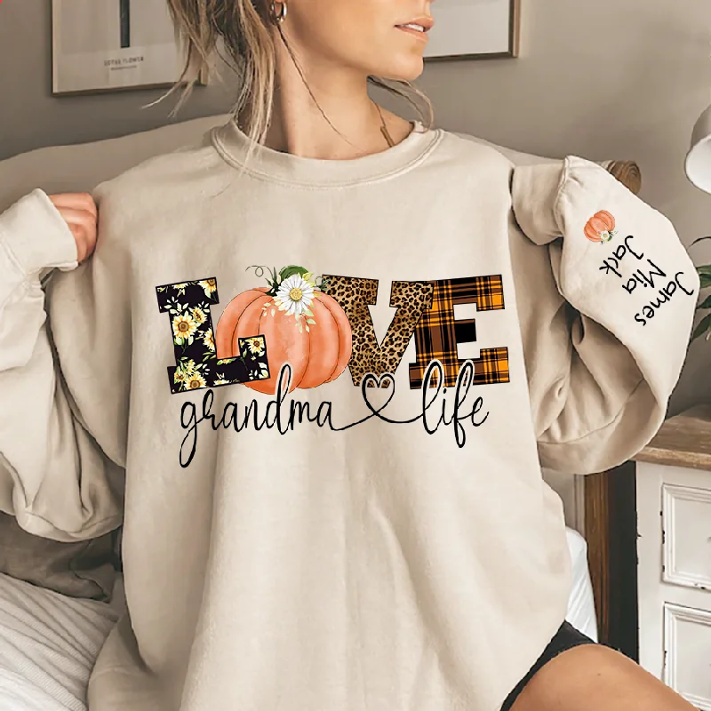 Mimi, Grandma Claus Christmas and Grandkids Sweatshirt Copy Copy Copy Copy Sweatshirt