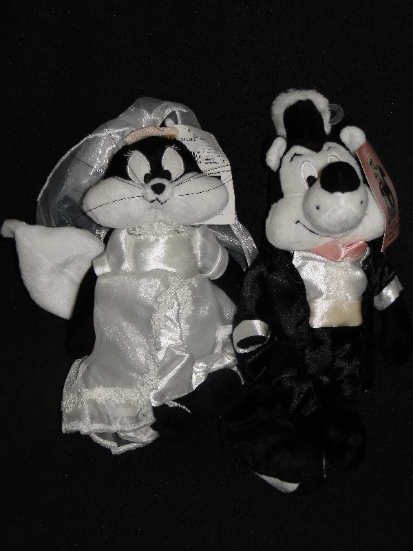 Colorful and vibrant plush creationsBNWT Warner Bros Pepe Le Pew & Penelope Bride & Groom bean bag plush Colorful and vibrant plush creationsBNWT Warner Bros Pepe Le Pew & Penelope Bride & Groom bean bag plush