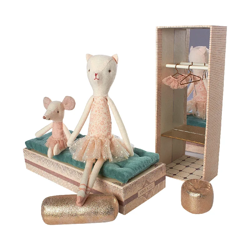Cuddly and comforting plush charactersMaileg Dancing Cat and Mouse in Shoebox