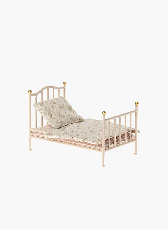Playful and cheerful stuffed creaturesMaileg Vintage Rose Bed