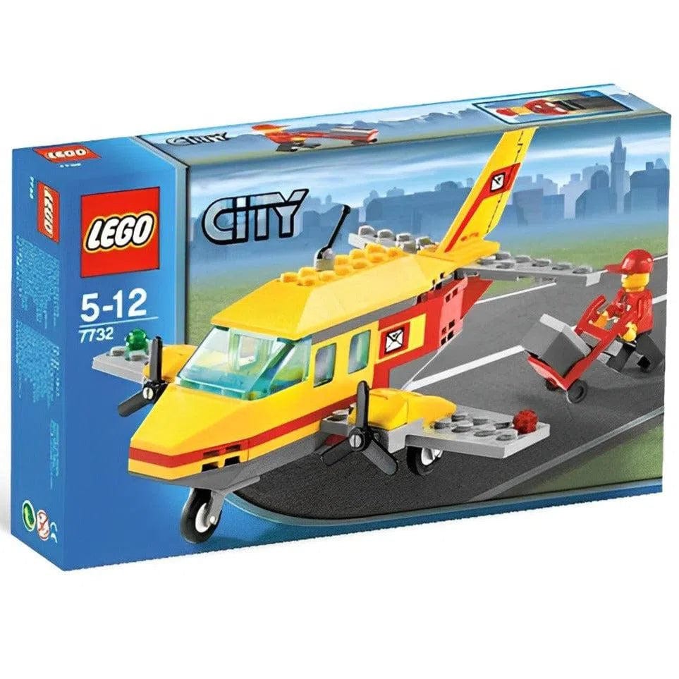 Finely detailed LEGO structuresLEGO [City] - Air Mail (7732)