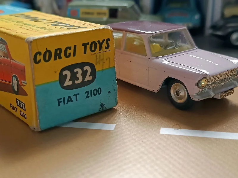Enthusiastic toys232 Fiat 2100 with original box (1)