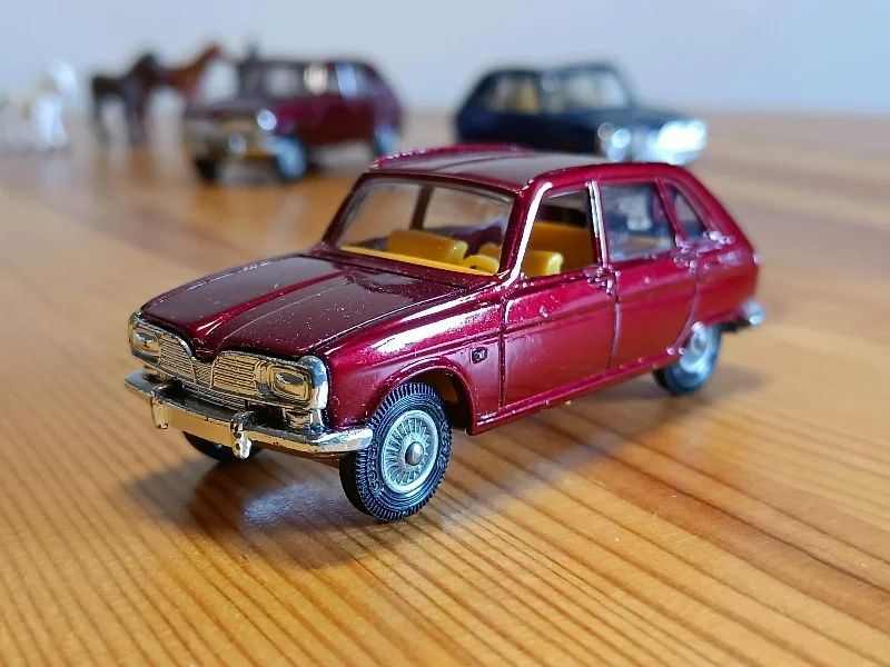 Realistic toy cars260 Renault 16 with original box