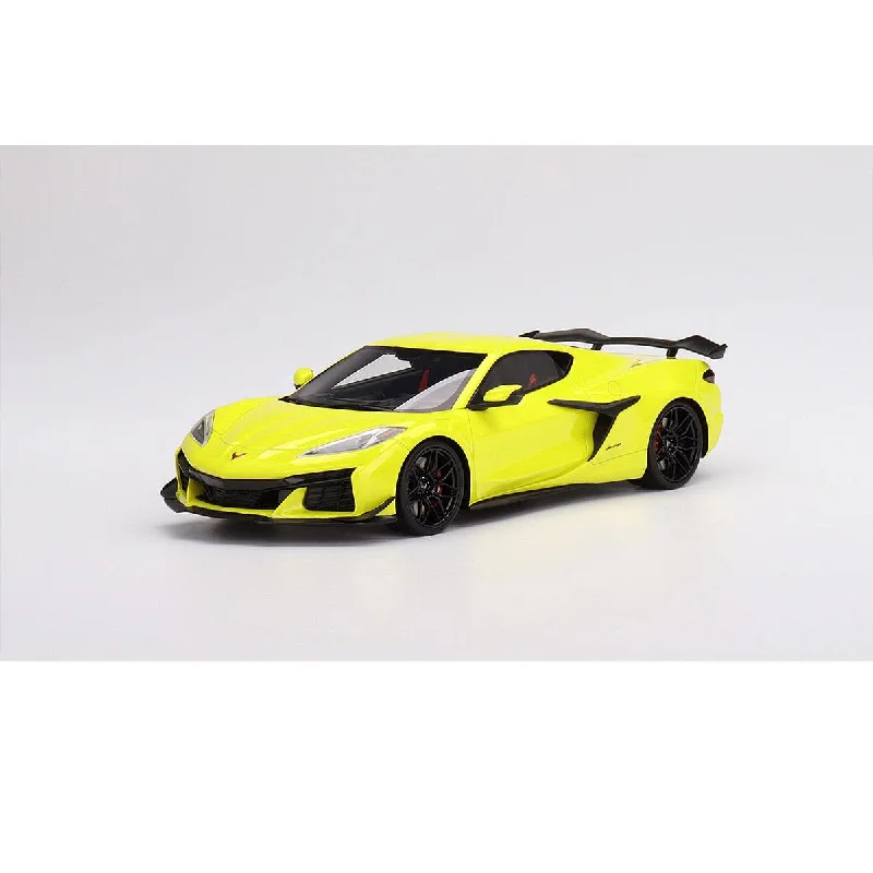 Durable toysChevrolet Corvette Z06 2023 Accelerate Yellow - 1:18 Scale Resin Model Car