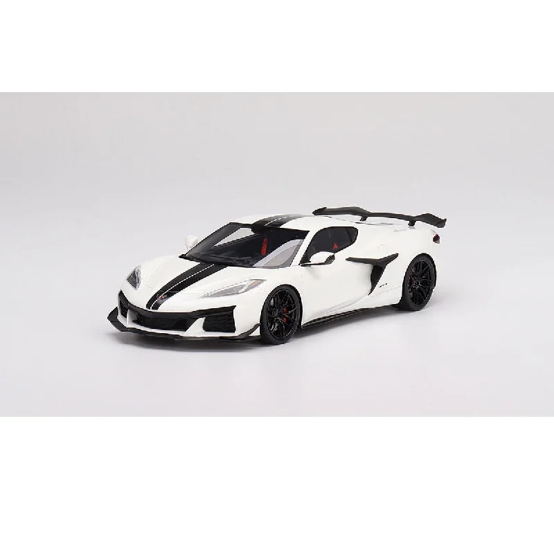 High-quality materials toys Chevrolet Corvette Z06 2023 Arctic White - 1:18 Scale Resin Model Car
