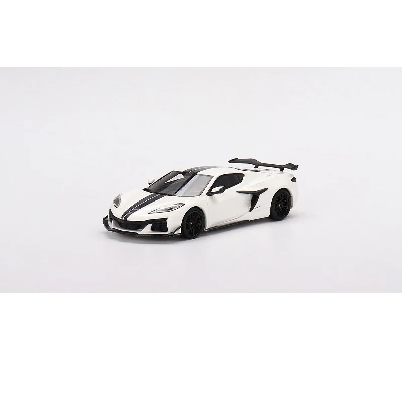 Enthusiastic toysChevrolet Corvette Z06 2023  Arctic White - 1:43 Scale Resin Model Car