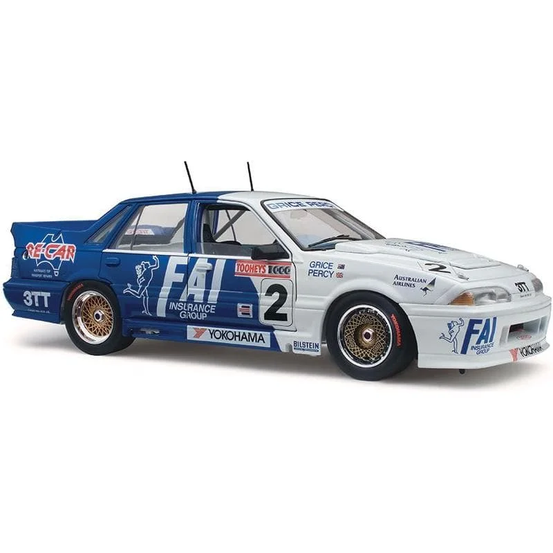 High-quality toy cars CLASSIC CARLECTABLES 1/18 Holden VL Commodore 1988 Bathurst