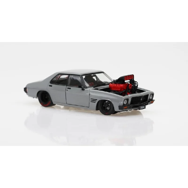 High-quality toy cars DDA 1/24 Cool Grey Blown HQ Custom Monaro