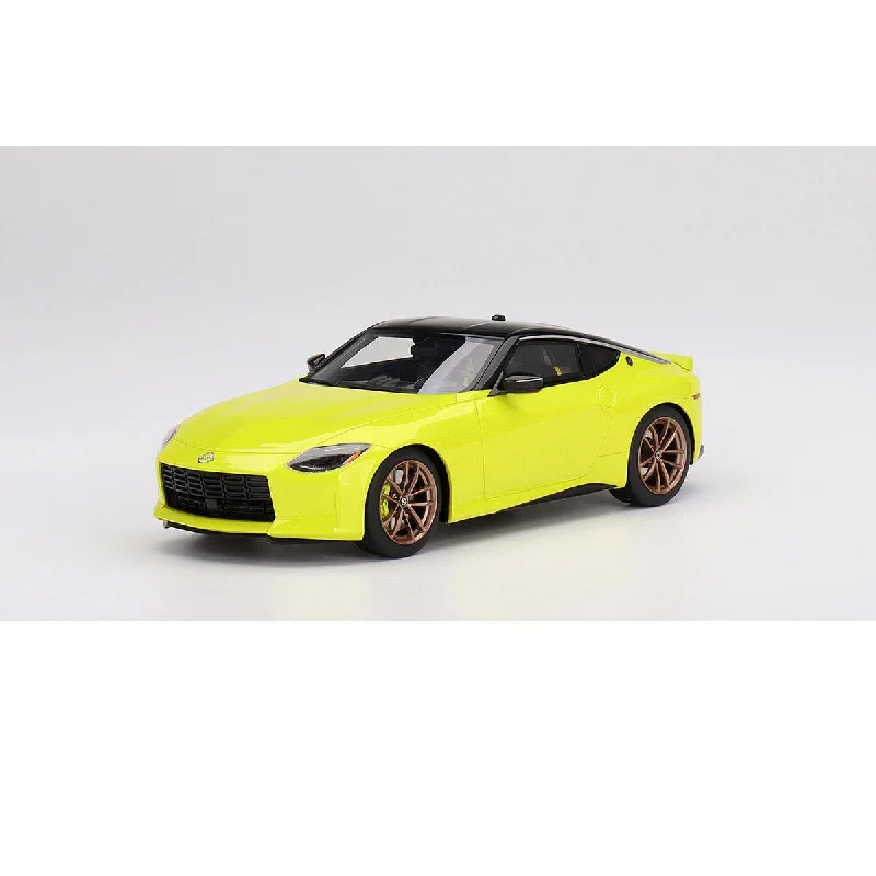 High-quality toy cars Nissan Z Proto Spec 2023 Ikazuchi Yellow LHD - 1:18 Scale Resin Model Car