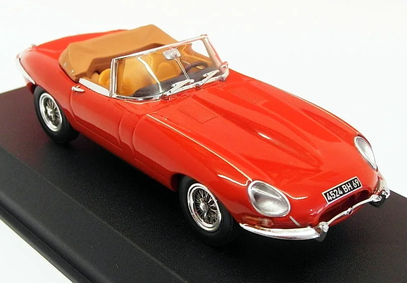 Playful toys Norev 1/43 Scale Model Car 270062 - 1961 Jaguar E-Type - Carmin Red