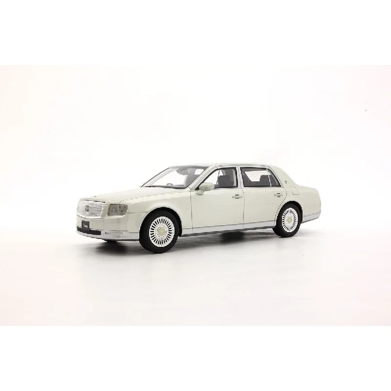 Durable toysToyota Century (Silver) - 1:18 Scale Resin Model Car